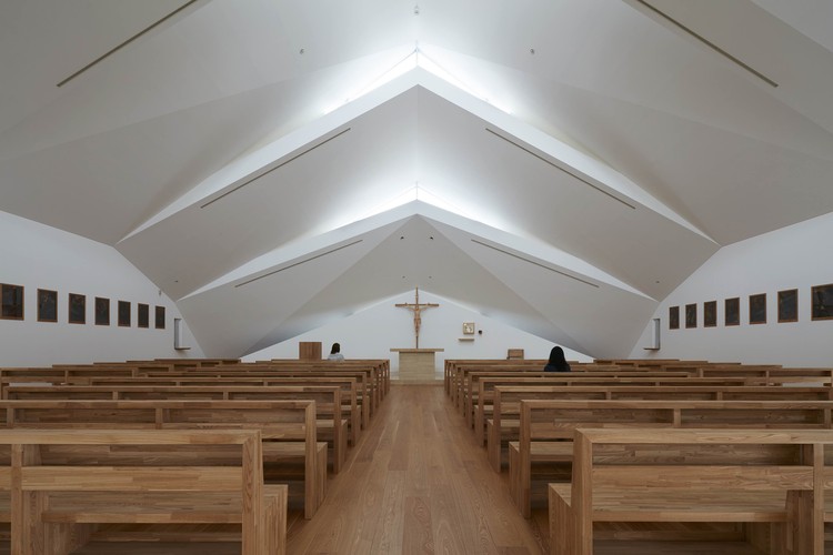  Catholic Suzuka Church  / Alphaville Architects - Windows